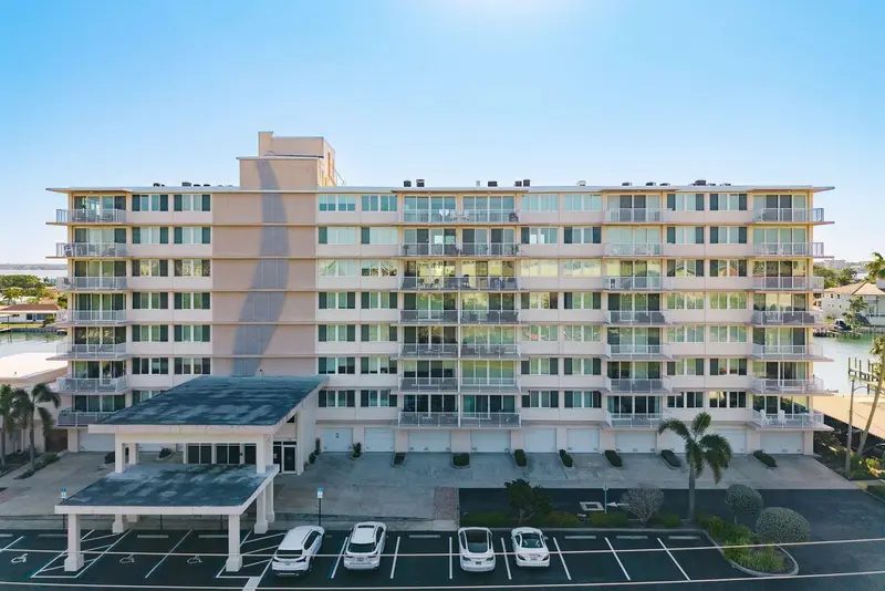 223 Island Way #2d, FL