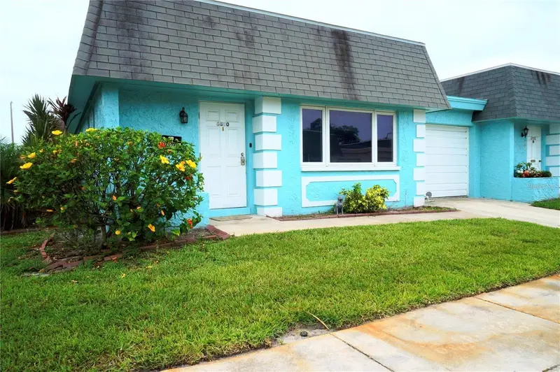 6890 Versailles N #10, FL