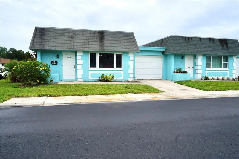 6890 Versailles N #10, FL