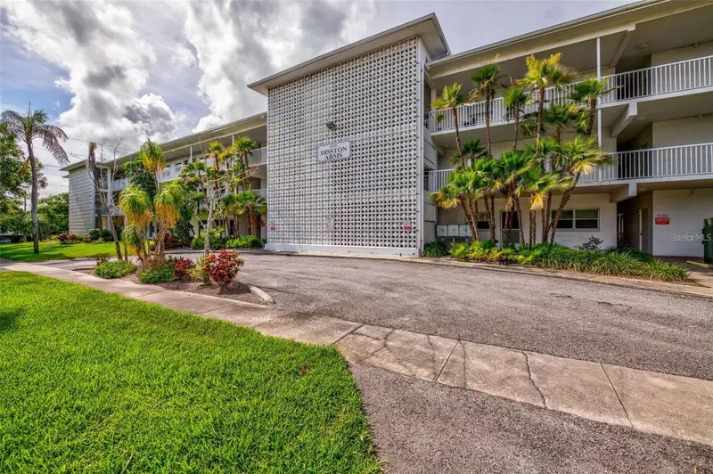 5155 9th Ave N #302, FL