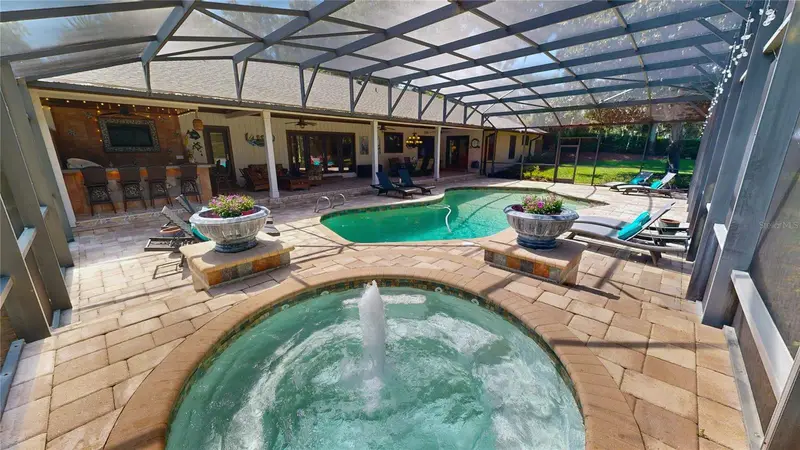 516 Jennifer Ln, FL