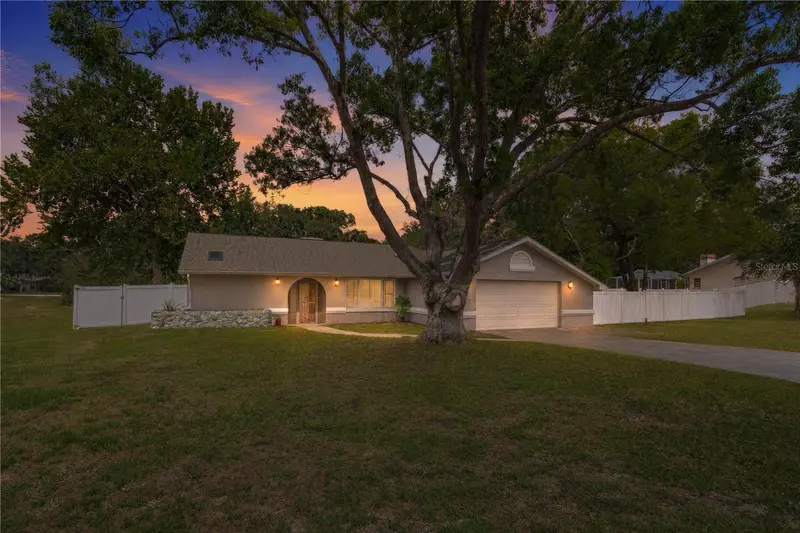 143 Oak Lake Dr, FL
