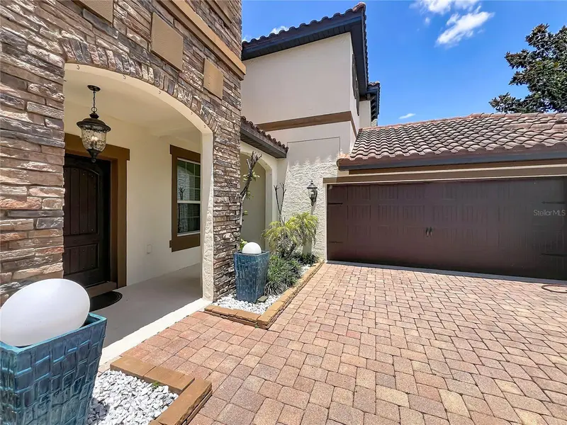 8316 Lookout Pointe Dr, FL
