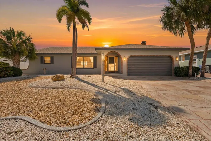 921 Birdie Way, FL
