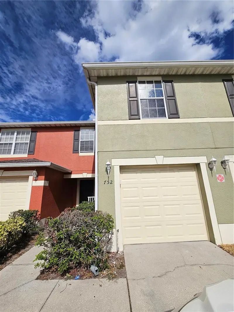 752 Cresting Oak Cir #64, FL