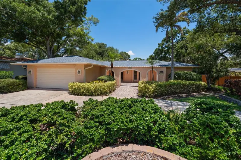 1218 St Andrews Dr, FL