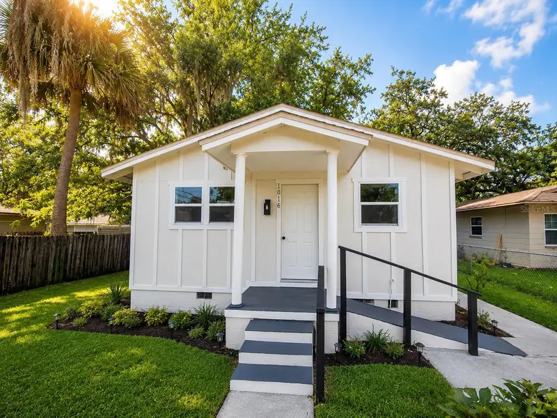 1016 W 8th St, FL