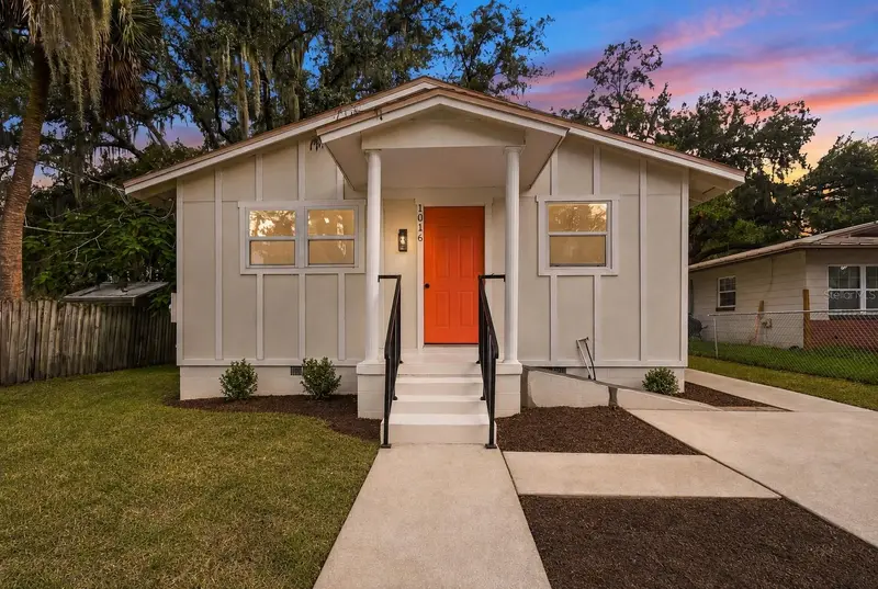 1016 W 8th St, FL