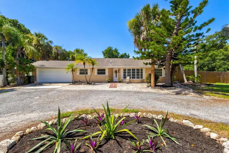 211 Avenida De Bahia, FL