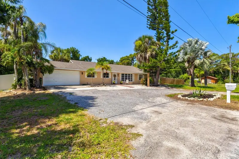 211 Avenida De Bahia, FL