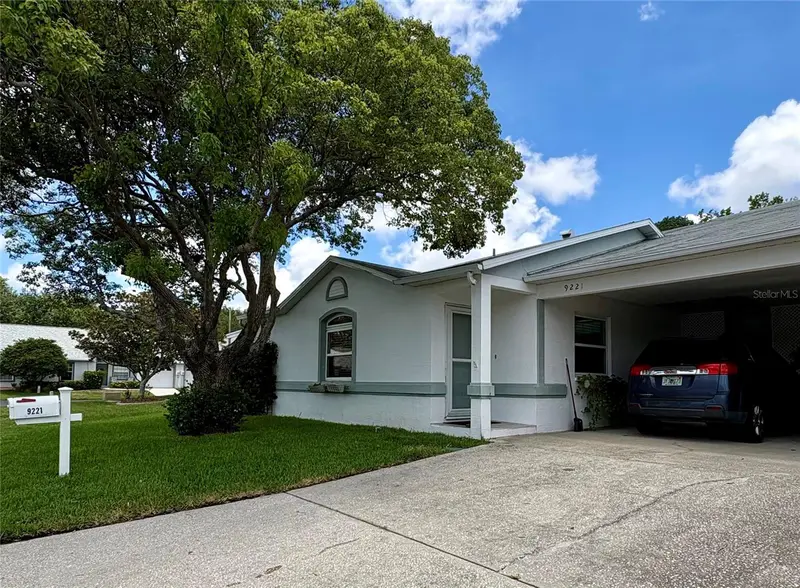 9221 Estrada Pl, FL