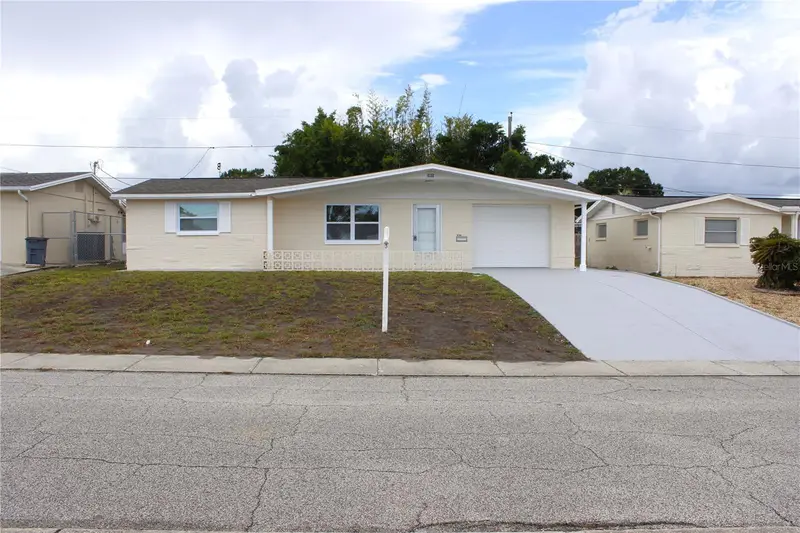 5102 Manor Dr, FL