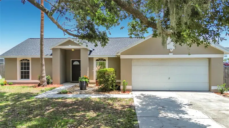 210 Robbins Rest Cir, FL