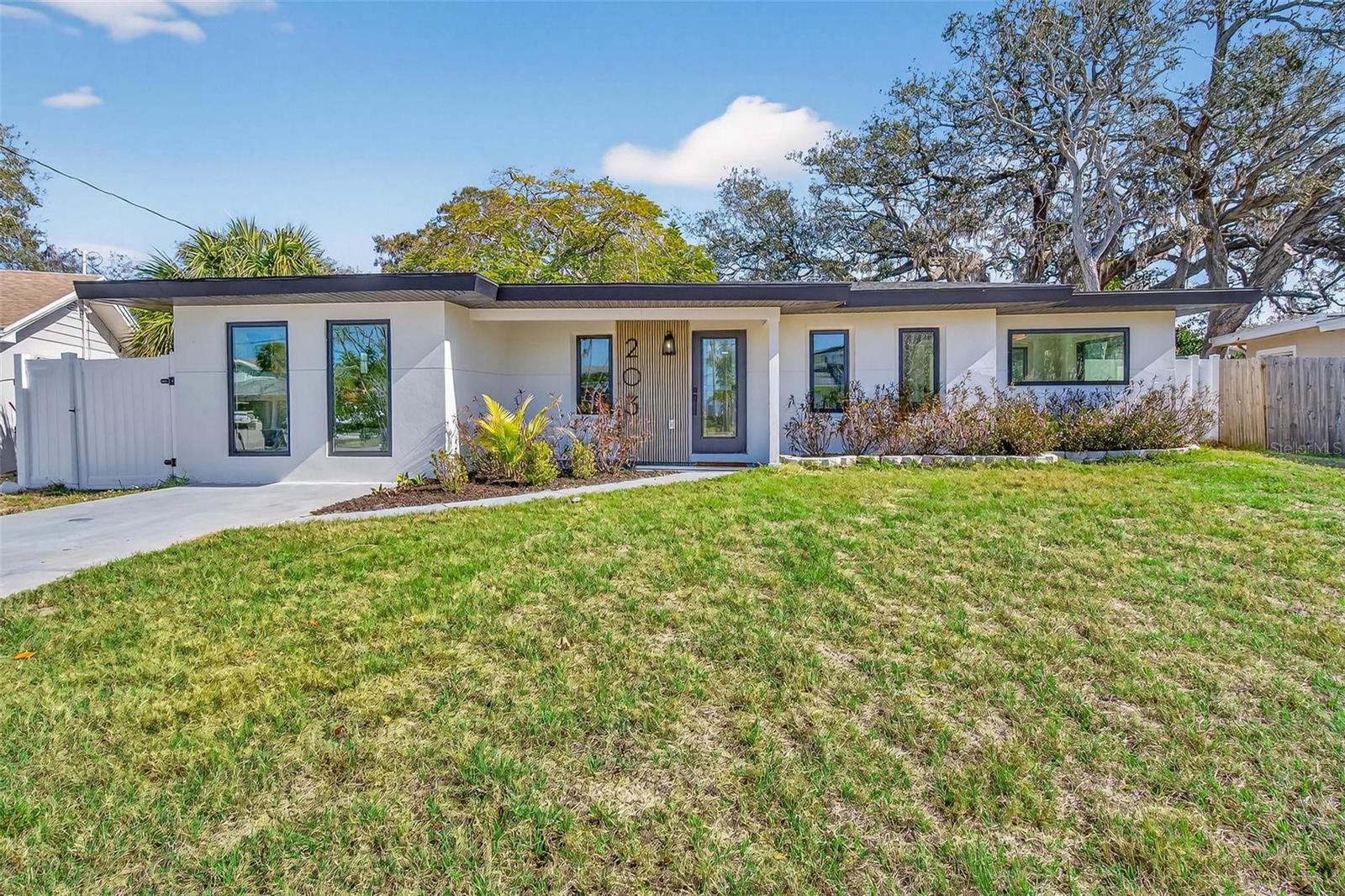 203 Driftwood Dr W, FL