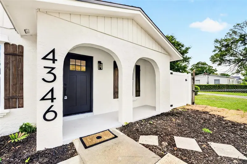 4346 Daubert St, FL