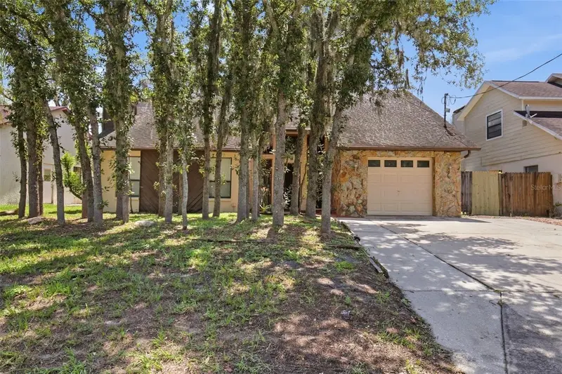 10207 N Hyaleah Rd, FL