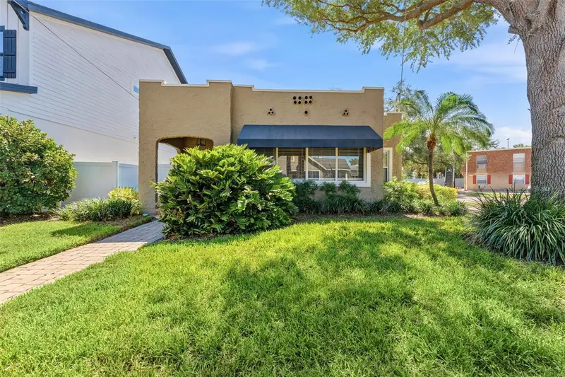 1618 S Arrawana Ave, FL