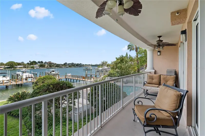 3805 Gulf Blvd #203, FL
