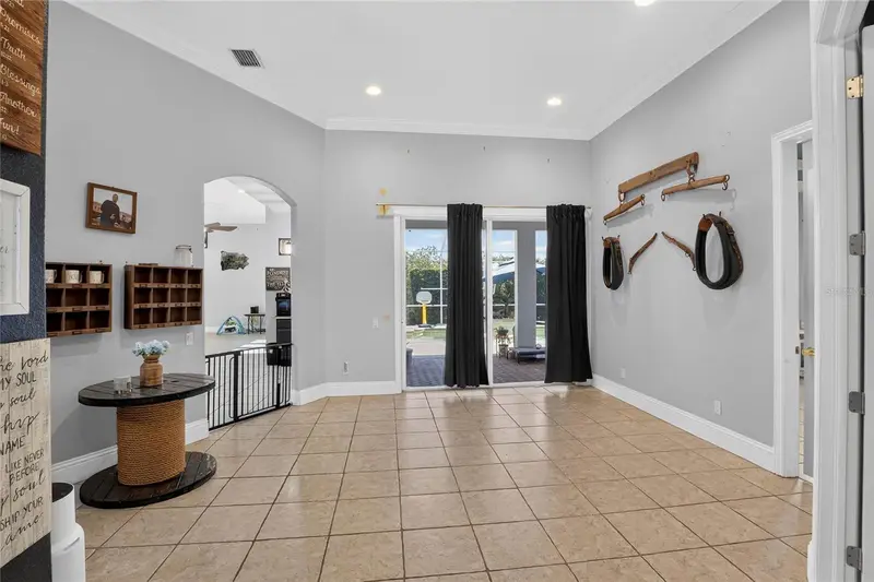 2325 Chesterfield Cir, FL
