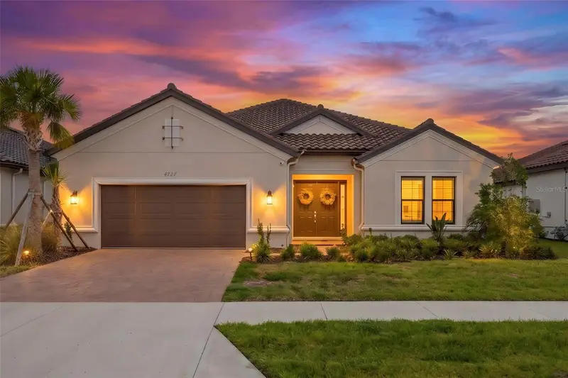4727 Freccia Loop, FL