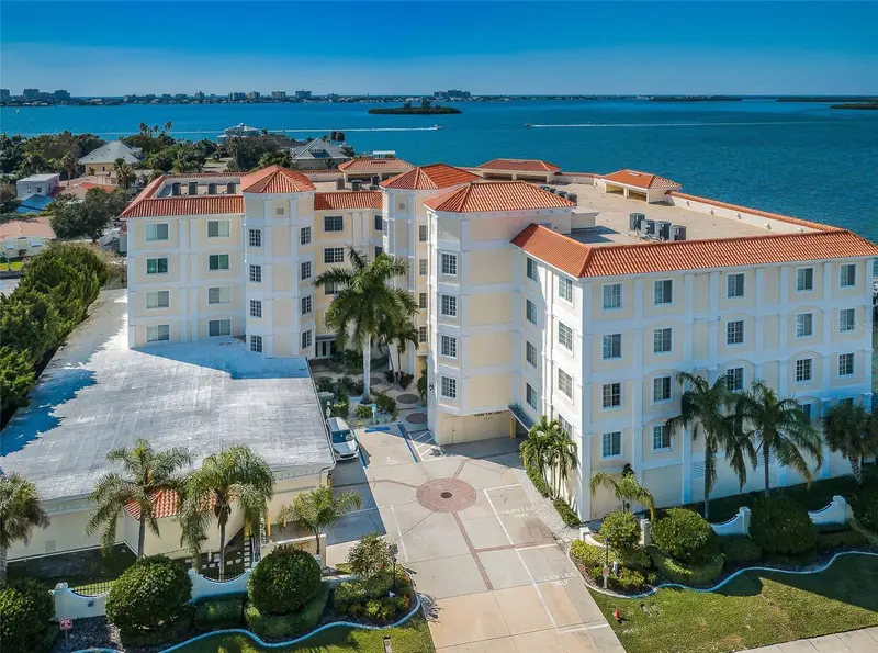 1860 N Fort Harrison Ave #103, FL