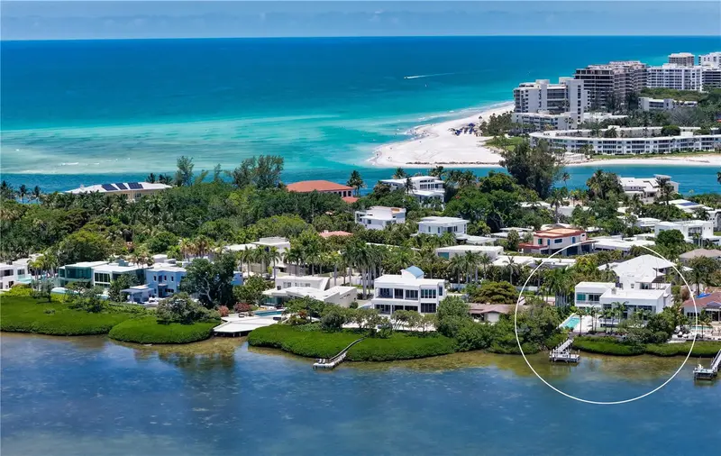 246 Morningside Dr, FL