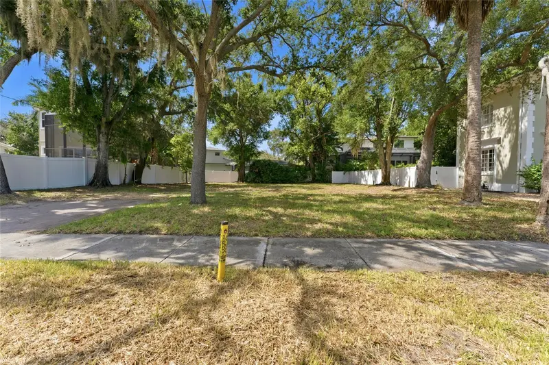 5010 W Azeele St, FL