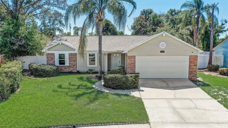 616 Sherwood Cir, FL