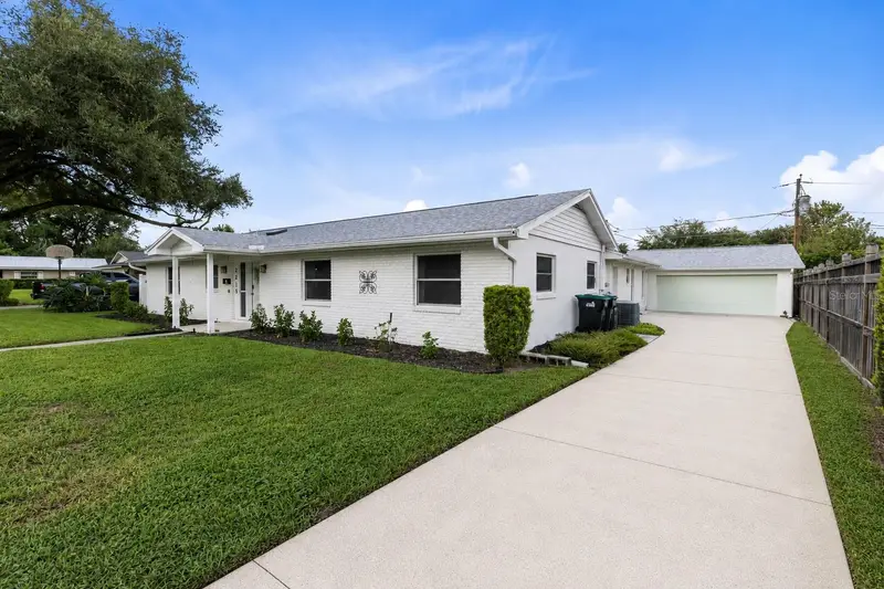 2215 Bradford Ct, FL