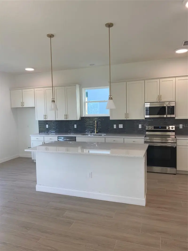 754 Reflection Lake Dr, FL