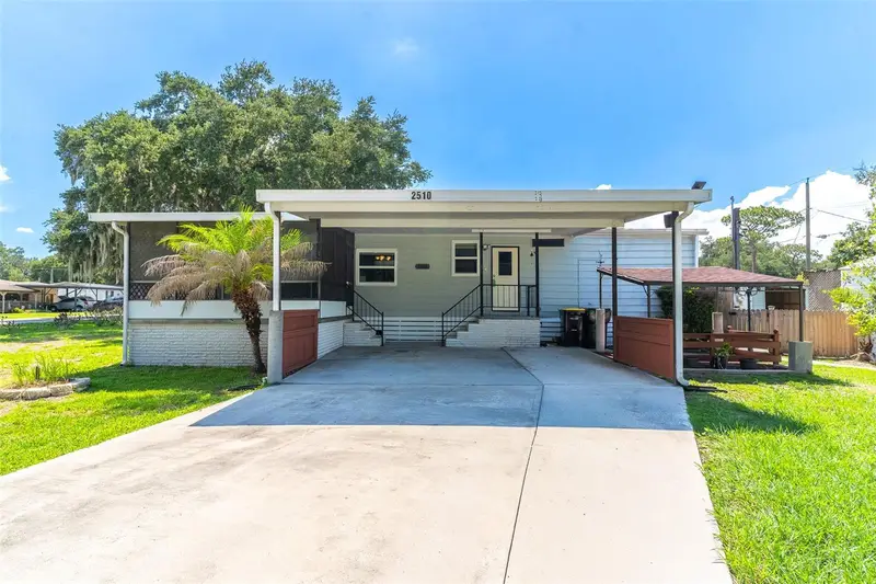 2510 Island Oaks E, FL