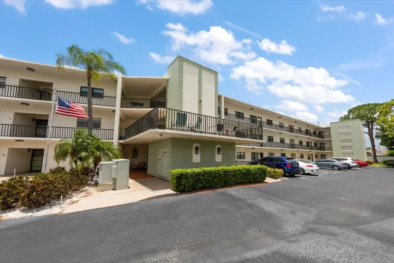 5980 Terrace Park Dr N #310, FL