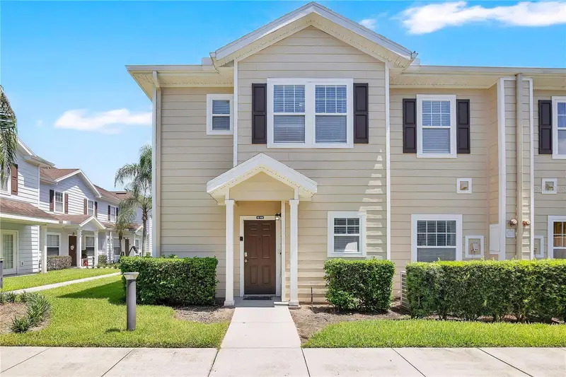 5352 Diplomat Ct #108, FL