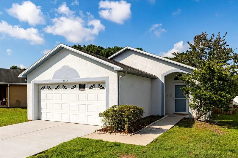 8832 Valencia Oaks Ct, FL