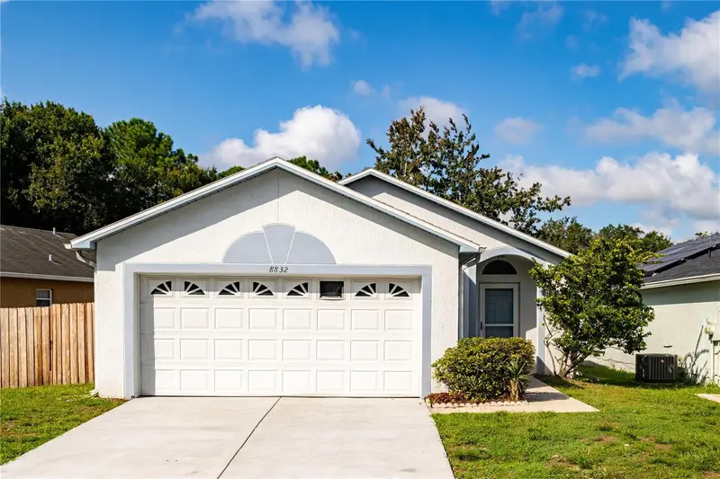 8832 Valencia Oaks Ct, FL
