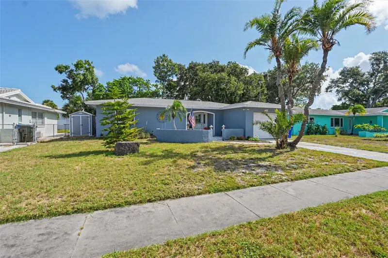 13651 Imperial Grove Dr N, FL