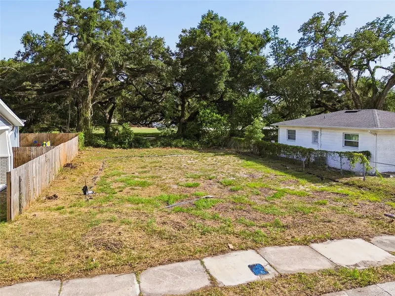 1207 E 24th Ave, FL