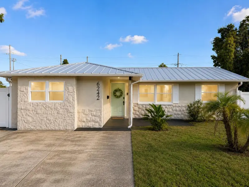 6242 68th Ave N, FL