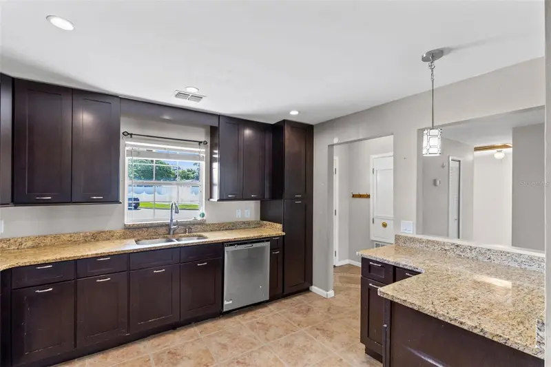 302 Reid Ct, FL