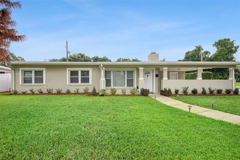 110 N Lakewood Cir, FL