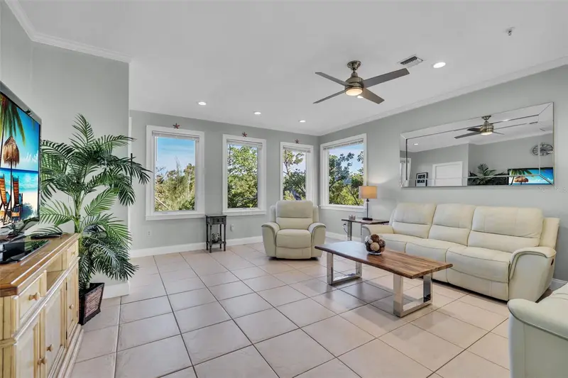 848 Evergreen Way, FL