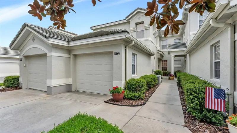564 Grasslands Village Cir, FL