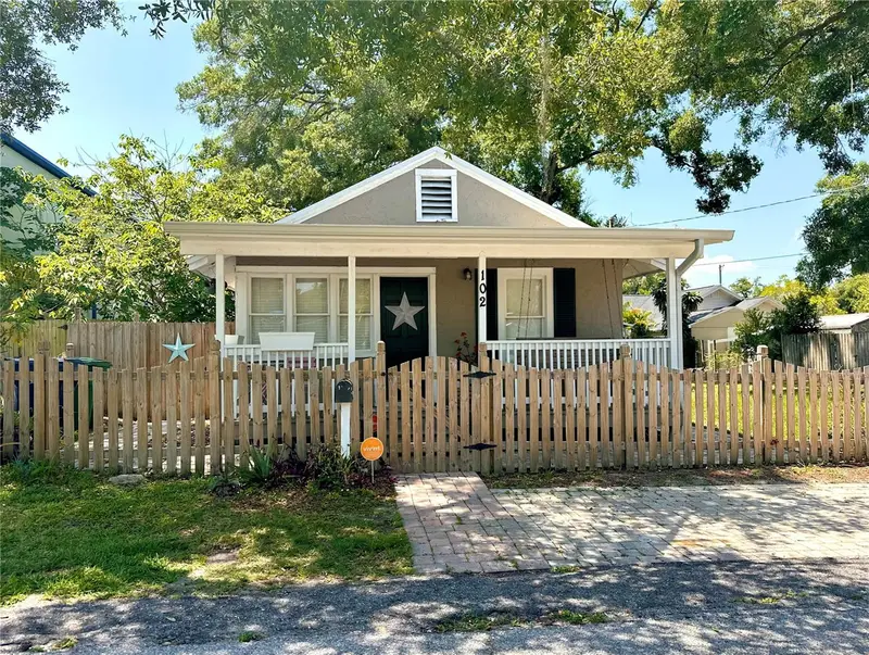 102 W Elm St, FL