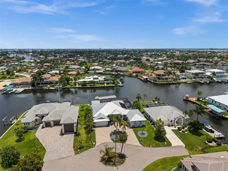 105 Sw 52nd St, FL