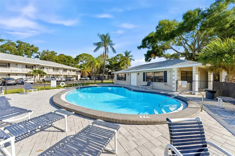 101 Lake Ave Ne #215, FL