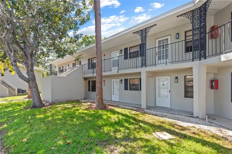101 Lake Ave Ne #215, FL