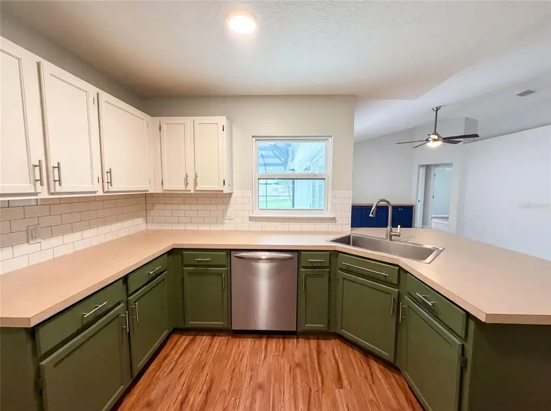 546 Penns Neck Dr, FL