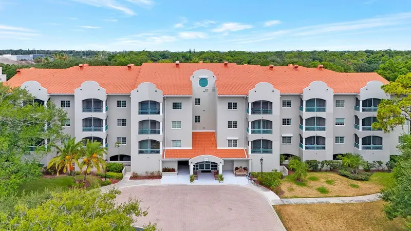 3731 Sarasota Square Blvd #205d, FL