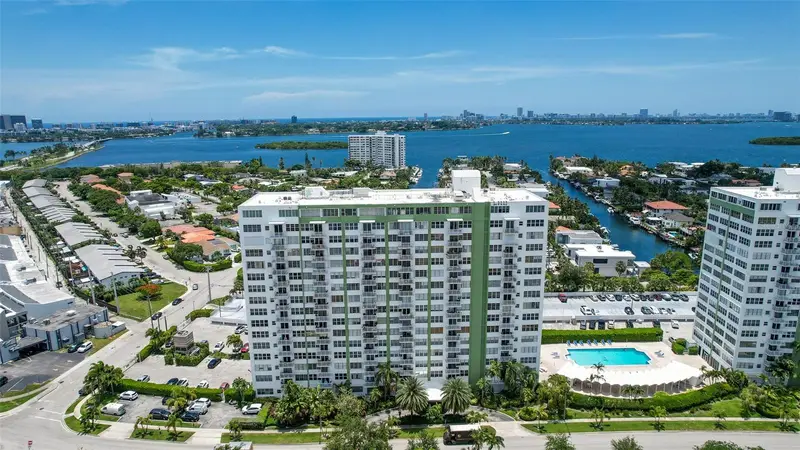 2150 Sans Souci Blvd ##C402, FL
