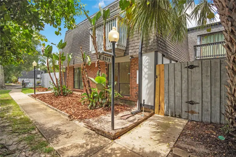 2577 Derbyshire Cir, FL